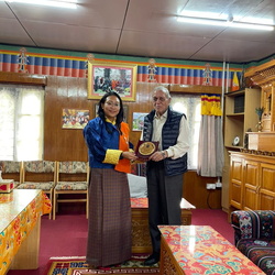 Prof. (Dr.) K.K. Aggarwal, President of South Asian University, meets Hon’ble Lyonpo Dimple Thapa, Bhutan’s Education Minister, in Thimphu to strengthen education and promote academic excellence.