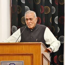 Programme Mathematics -Three and four field mixed formulations in poroelasticity