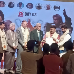 बनारस लिटरेचर फेस्टिवल के तत्वावधान में आयोजित शिक्षा में उत्कृष्टता पुरस्कार 2026 (ELAC) समारोह में प्रो. (डॉ.) के. के. अग्रवाल, प्रेसिडेंट, साउथ एशियन यूनिवर्सिटी को उनके दूरदर्शी नेतृत्व और शैक्षणिक योगदान के लिए सम्मानित किया गया।